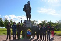 Embajada venezolana y movimientos sociales de Rusia realizaron ofrenda a Francisco de Miranda